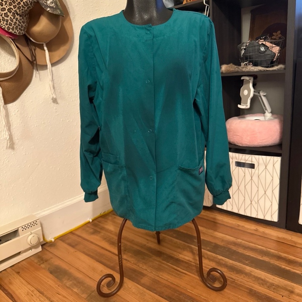 Cherokee Green Scrub Jacket — Long Sleeve — Size Small — Multiple Pockets